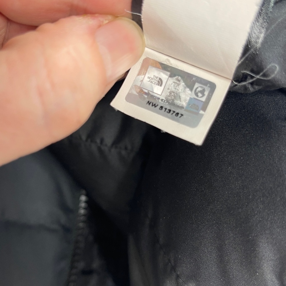 The North Face Black Women's 1996 Retro Nuptse Quilted 700 Down Vest - Picture 12 of 12